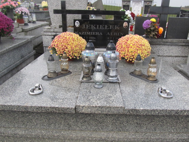 Grób Marian Jekiełek