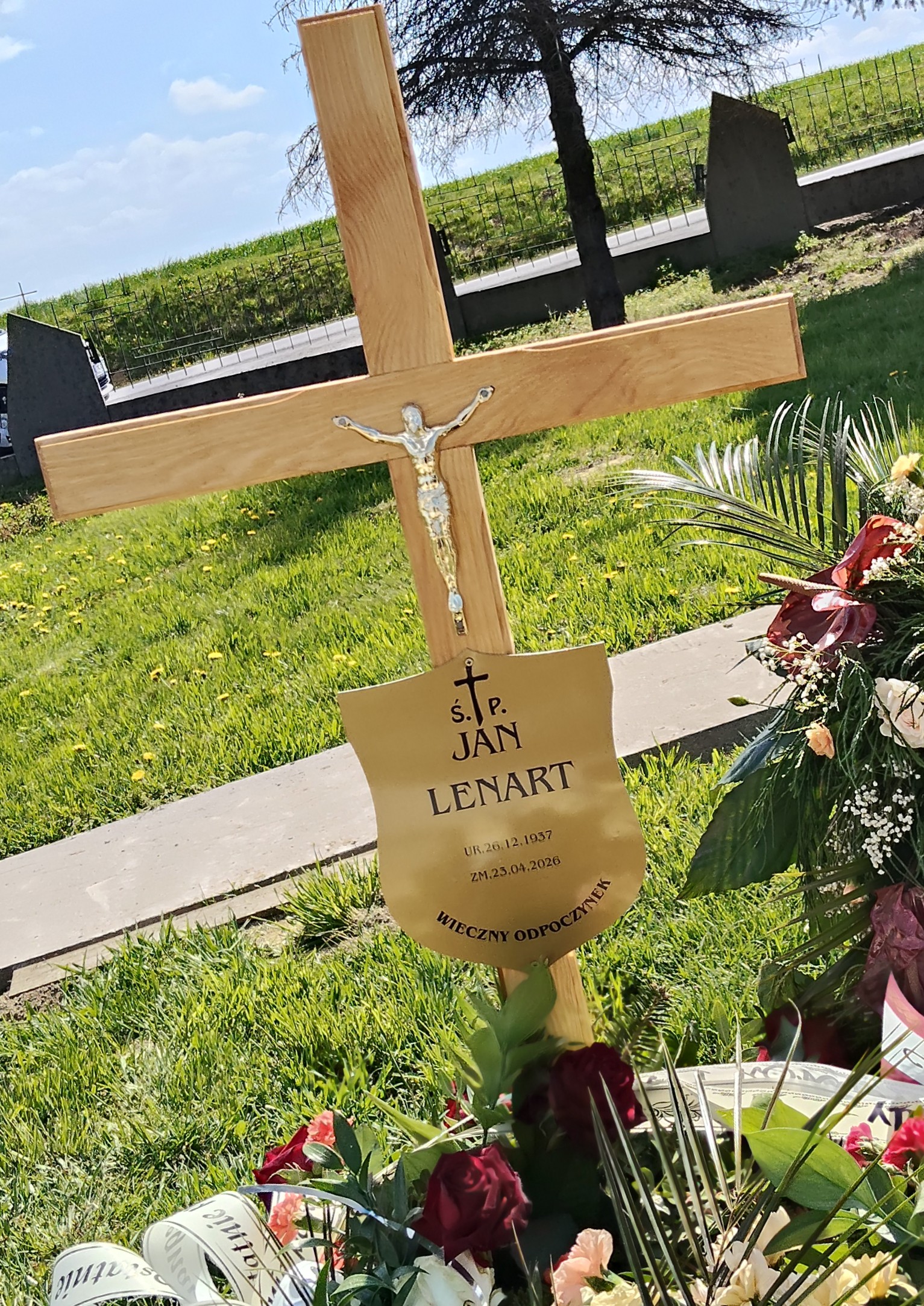 Grób Jerzy Lenart